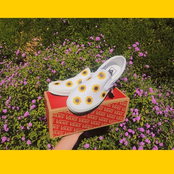 SUNNIES CUSTOM VANS🌻 - Picture 1 of 3
